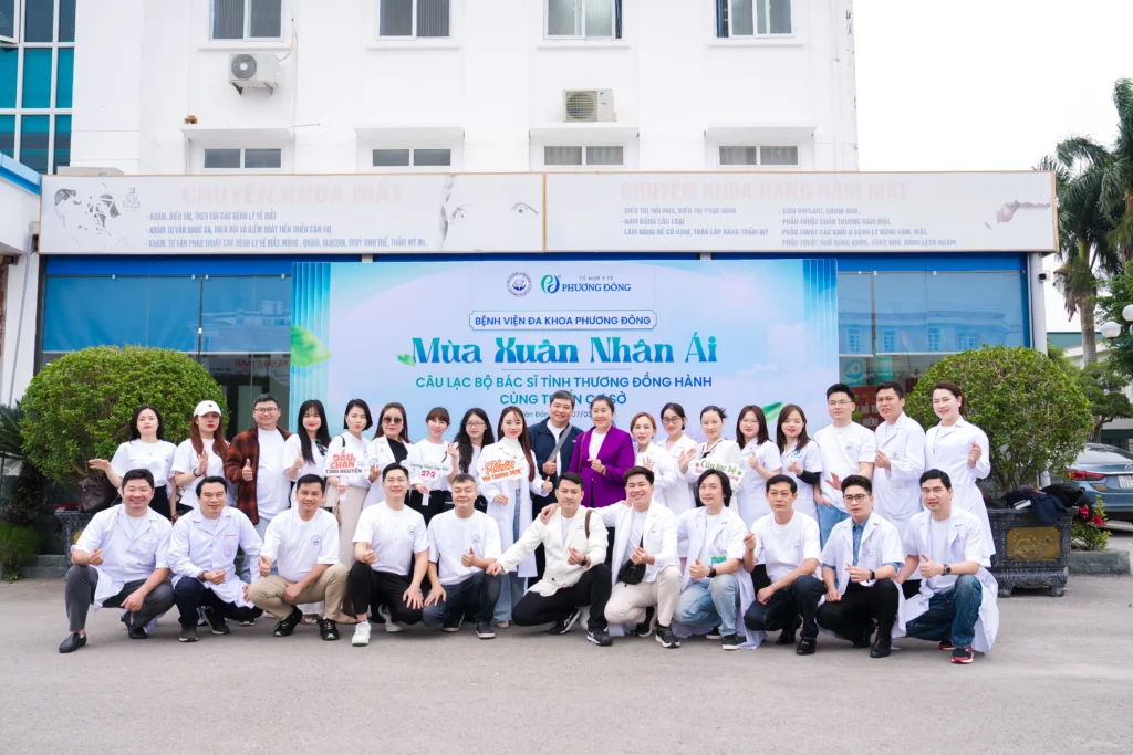 Chủ Tịch Nguyễn Thị Thu Thảo cùng các bác sĩ có mặt tại Bệnh Viện Đa Khoa Vân Đồn